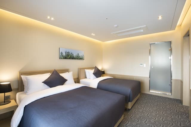 Suite - High Floor