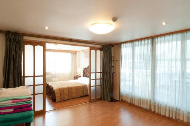 Ondol Room
