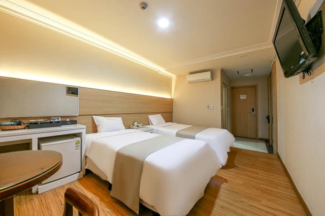 Standard Twin Room - Non-Smoking