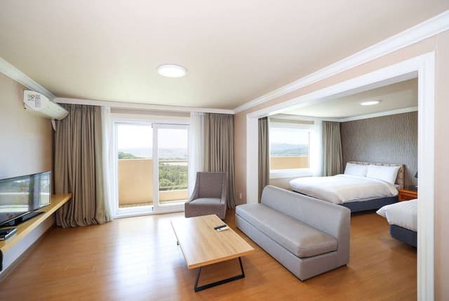 Suite, 2 Double Beds, Non Smoking