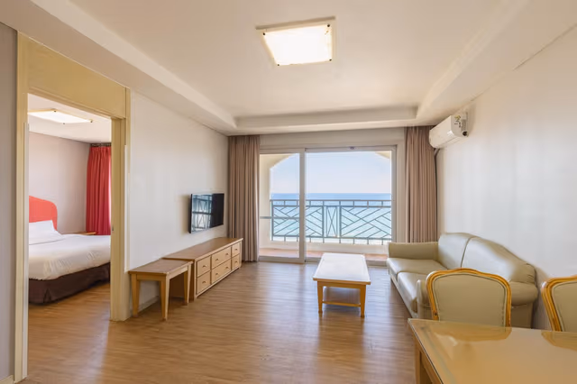 Resort Ocean View Suite with Kitchen