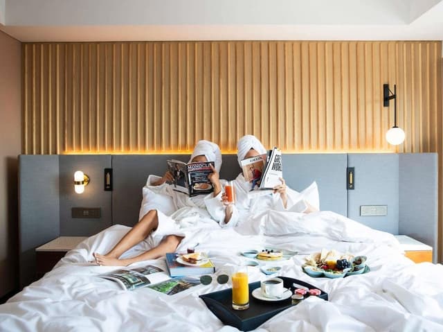 Signature City, 1 King Bed (City)