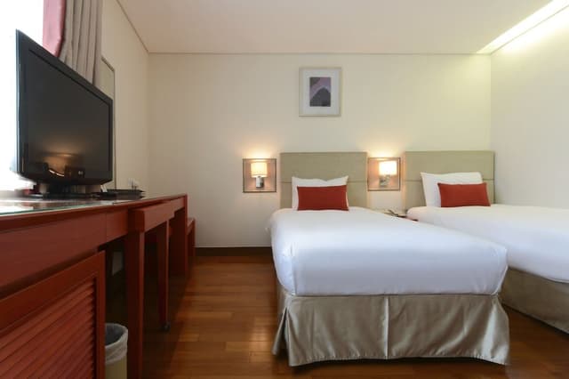 Twin Room B