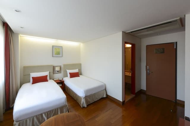 Twin Room C