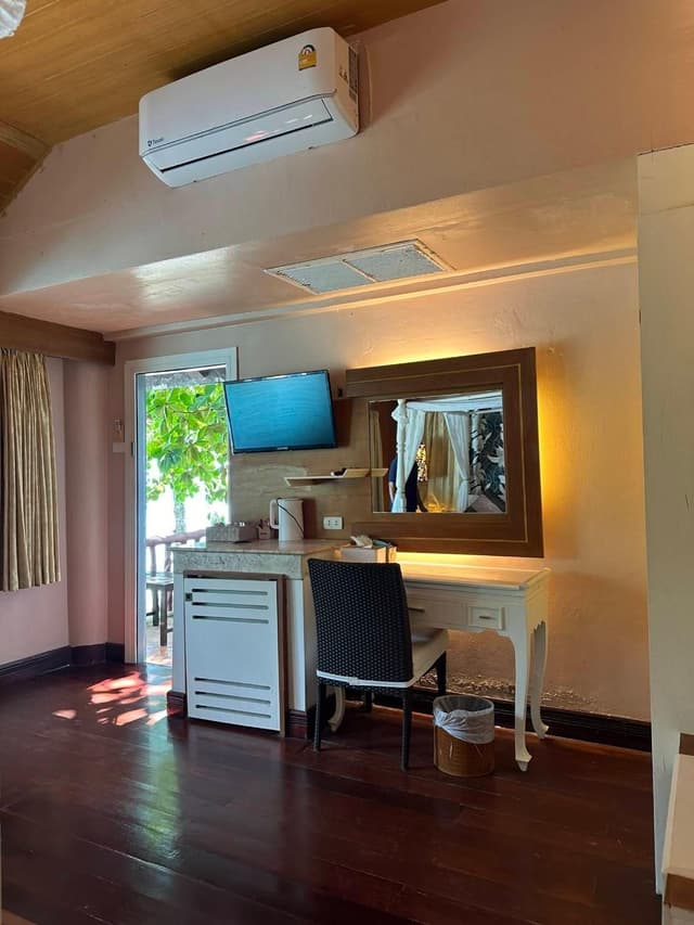 Second Floor Deluxe Sea View Suite