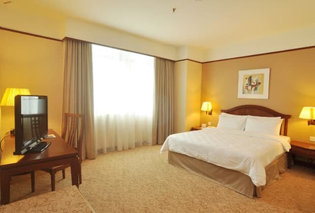 Deluxe Queen Room
