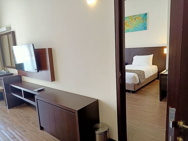 Family Room, 2 Bedrooms