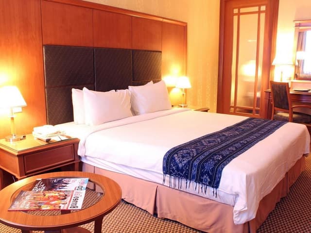 Suite King Bed