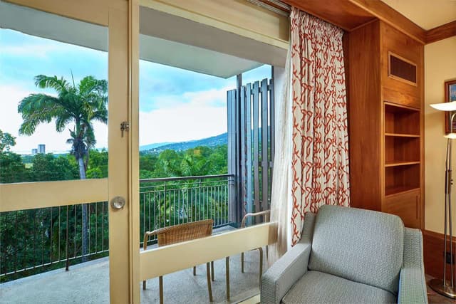 1 KING BED EXECUTIVE FLOOR