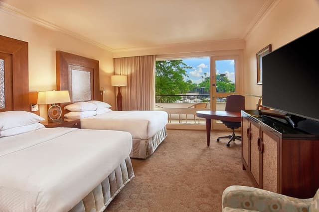 2 DOUBLE BEDS DELUXE WITH VIEW OF POOL