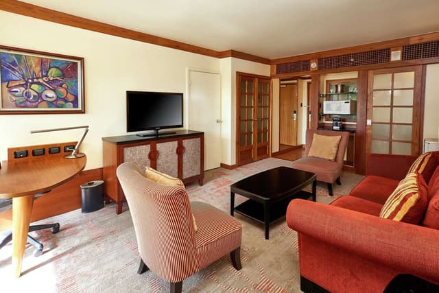 1 KING 1 BEDROOM EXECUTIVE SUITE