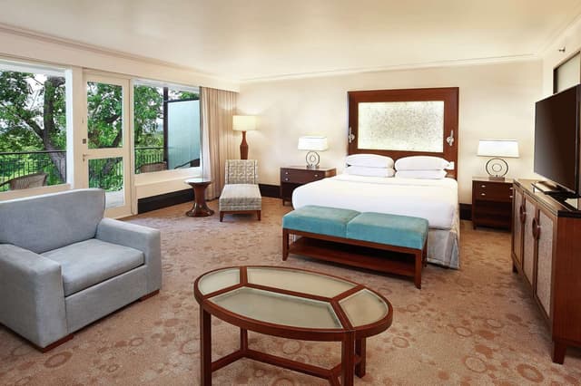 1 KING BED STUDIO SUITE