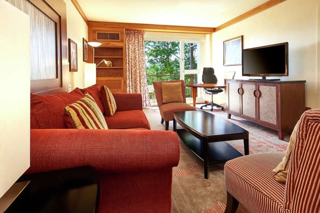 1 KING 1 BEDROOM EXECUTIVE SUITE