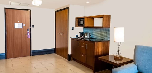 1 KING BED STUDIO SUITE