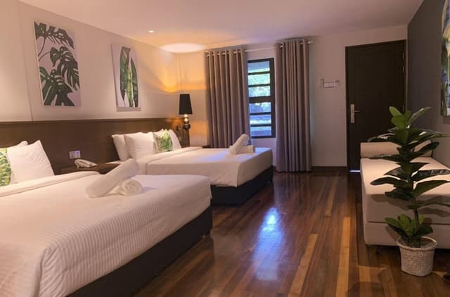 Deluxe Family Room