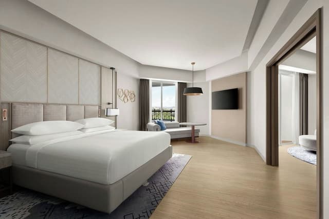Executive Suite, 1 Double Bed, Pool View