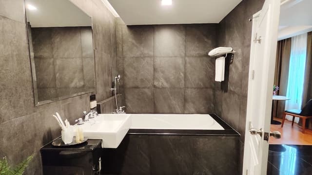 Grand Premier Room