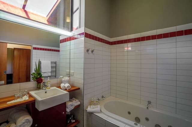 Riverview King Room