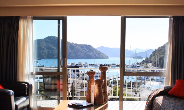 King Spa Bath Harbour View