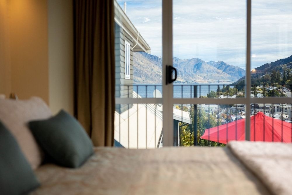 Queenstown House2