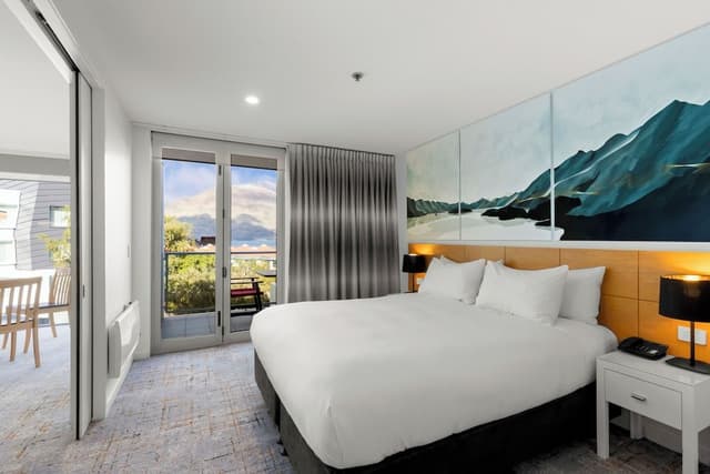2 Bedroom Suite - Mountain View