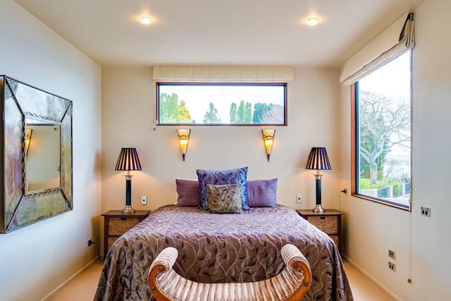 Lake Villa - 4 Bedrooms