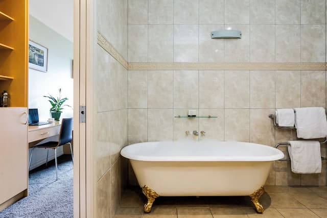 Luxury Suite, 1 King Bed, Private Bathroom, Partial Lake View