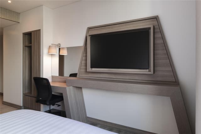 1 QUEEN BED NONSMOKING