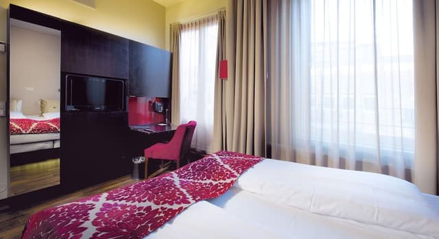 Standard Room, 1 Queen Bed