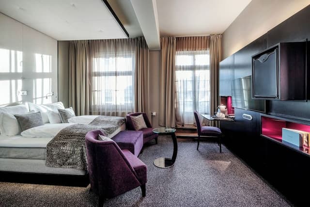 Deluxe Room, 1 Queen Bed
