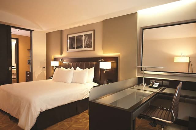1 KING BED