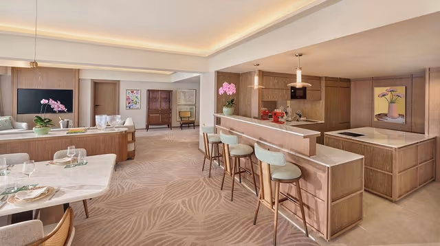 Suite, 4 Bedrooms, Balcony (Residential)