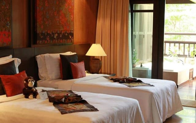 Deluxe Room, Jetted Tub