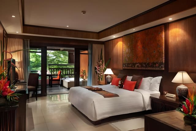 Deluxe Room, Jetted Tub