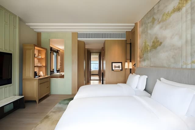 Club Room, 2 Twin Beds, Park View, Corner (High Floor, Club Access)