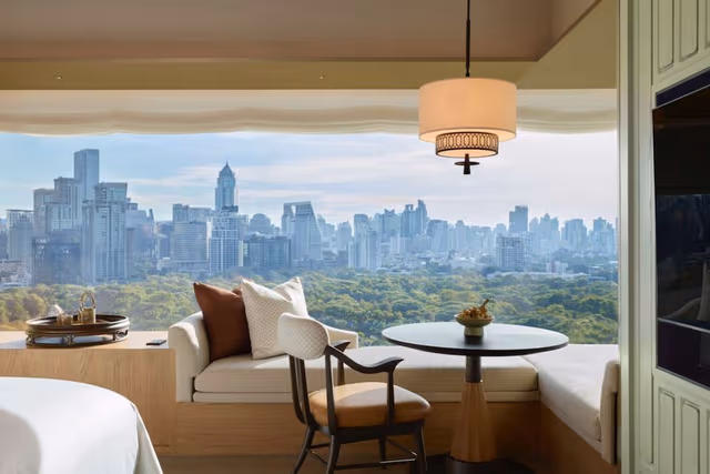 Club Room, 1 King Bed, Park View, Corner (High Floor, Club Access)