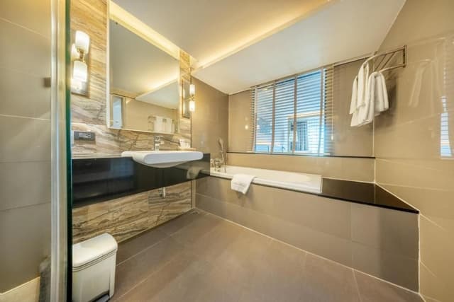 Grand Deluxe Triple High Floor with City View