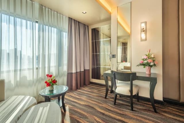 Grand Deluxe Triple High Floor with City View