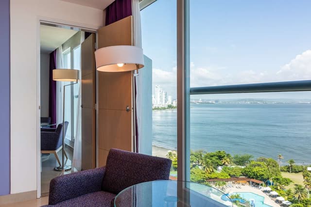 ACC PARLOR W/CITY VIEW