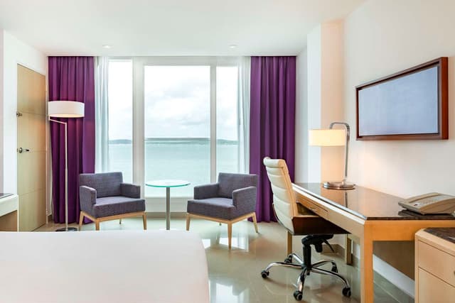 ACC PARLOR W/CITY VIEW