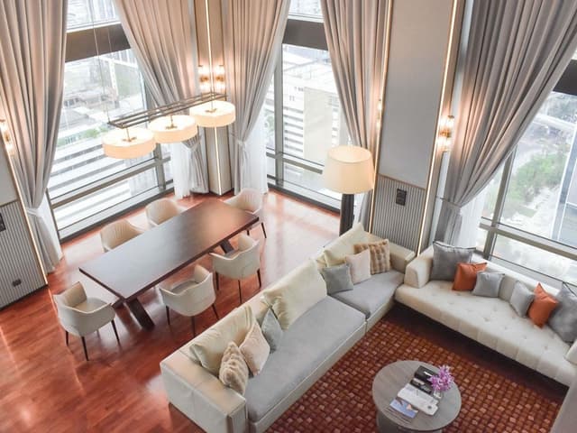 GRAND DUPLEX SUITE, Piano Club Privilege, Separate Living Room