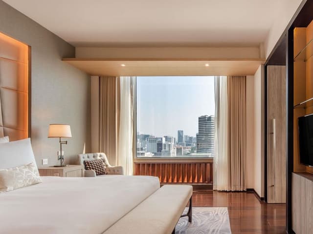 GRAND DUPLEX SUITE, Piano Club Privilege, Separate Living Room