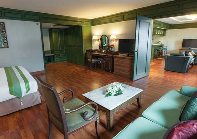 Honeymoon Studio Suite