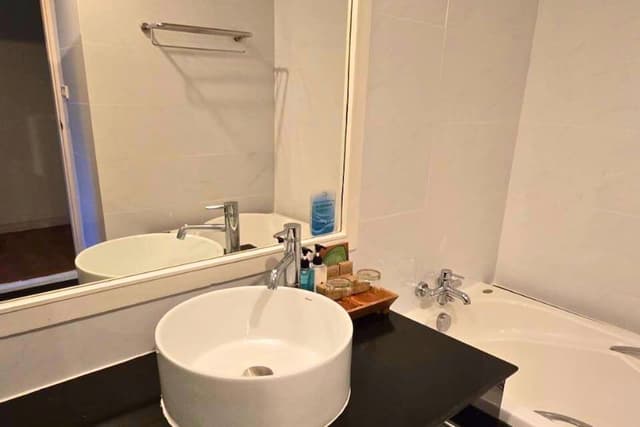 Deluxe Room (Building)