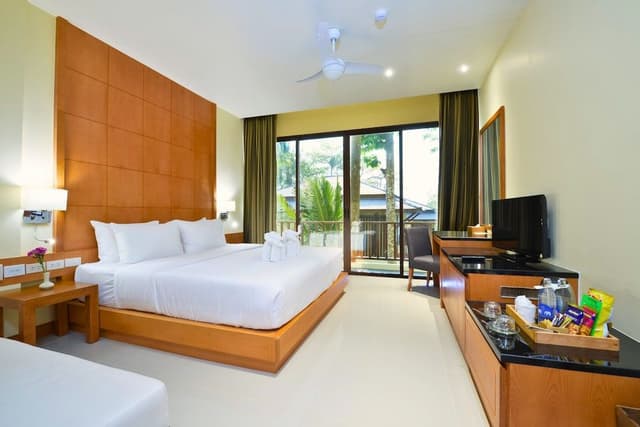 Deluxe Room (Building)
