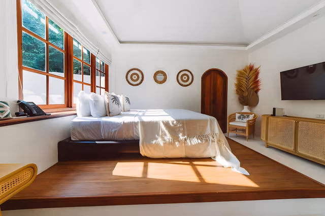 Deluxe Suite, 1 Bedroom, Partial Sea View