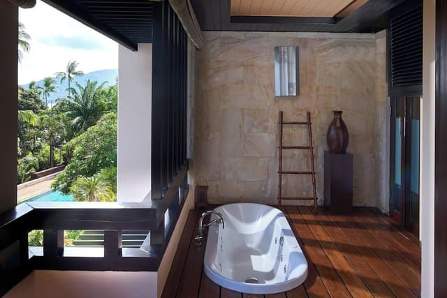 Room, 1 King Bed, Garden View (Balcony)