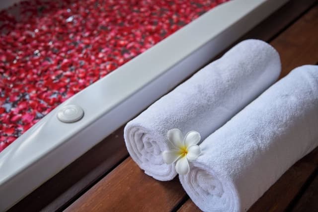 Room, 1 King Bed, Garden View (Balcony)