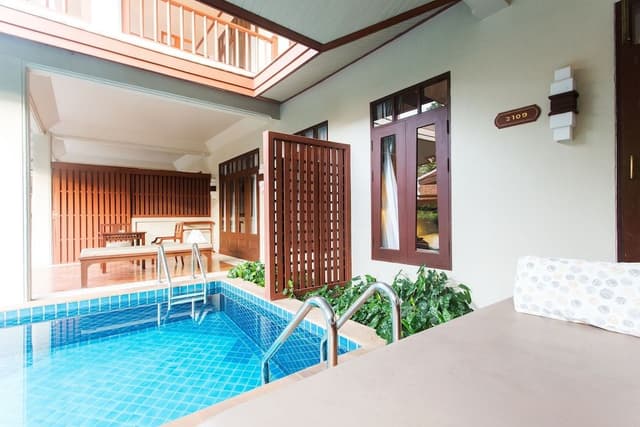 Deluxe Room, Pool Access