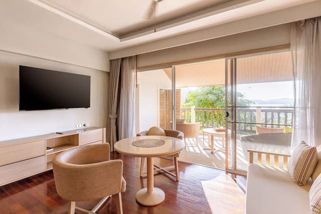 Grand Ocean Chalet Suite